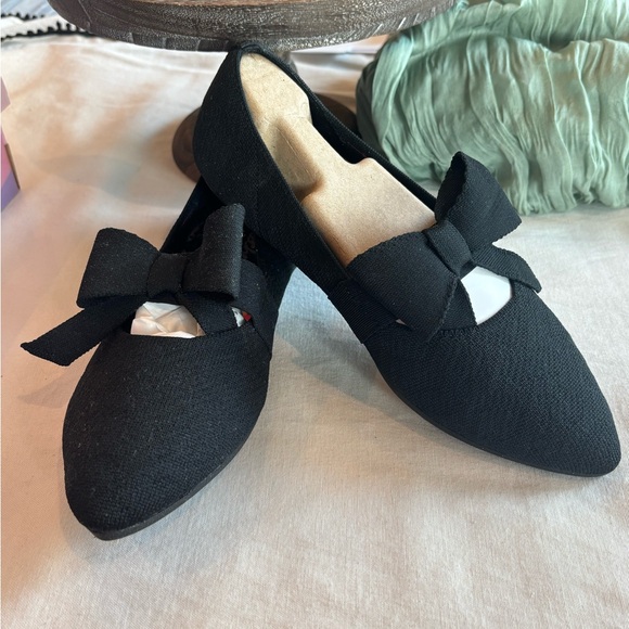 NEW Skechers Black Bow Flats • Memory Foam Comfort Shoes - Picture 2 of 5